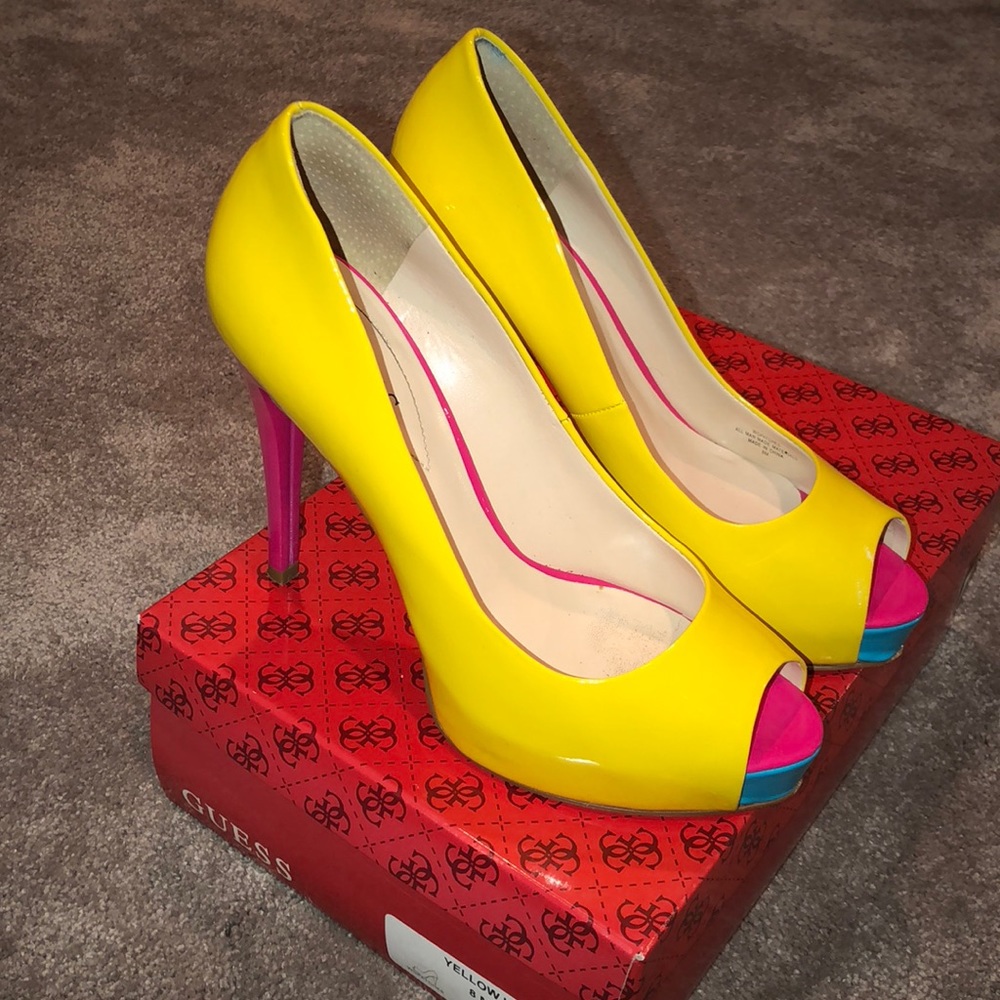 Color block Guess peep toe heels
